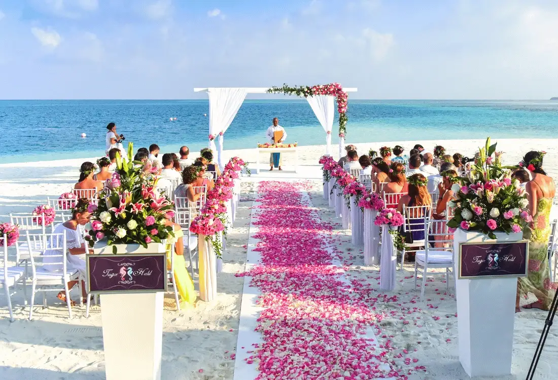 Choose a summer wedding by the beach for better weather and a colouful aisle