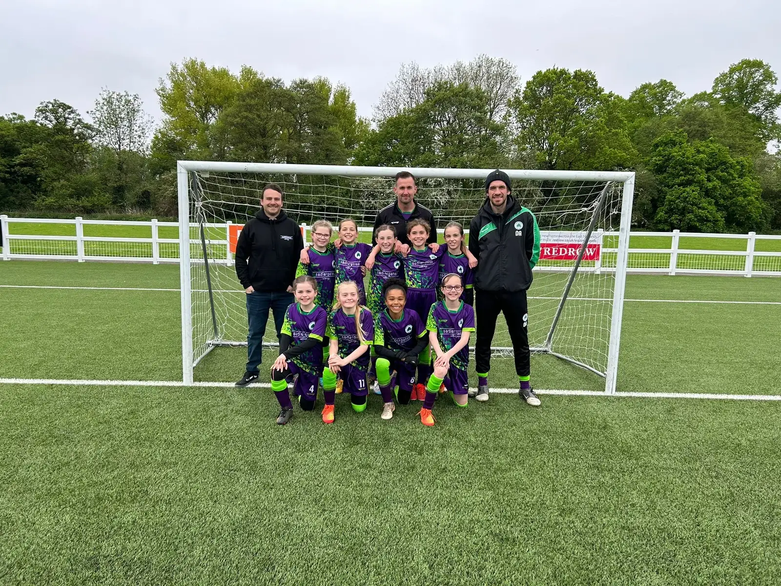 woodland girls under 10s team photo with sadlergates catering